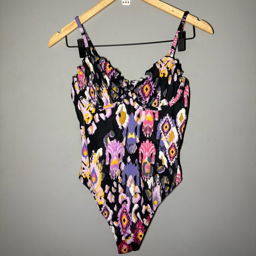 NEW VENUS Multicolor Abstract One-Piece Swimsuit Size 12